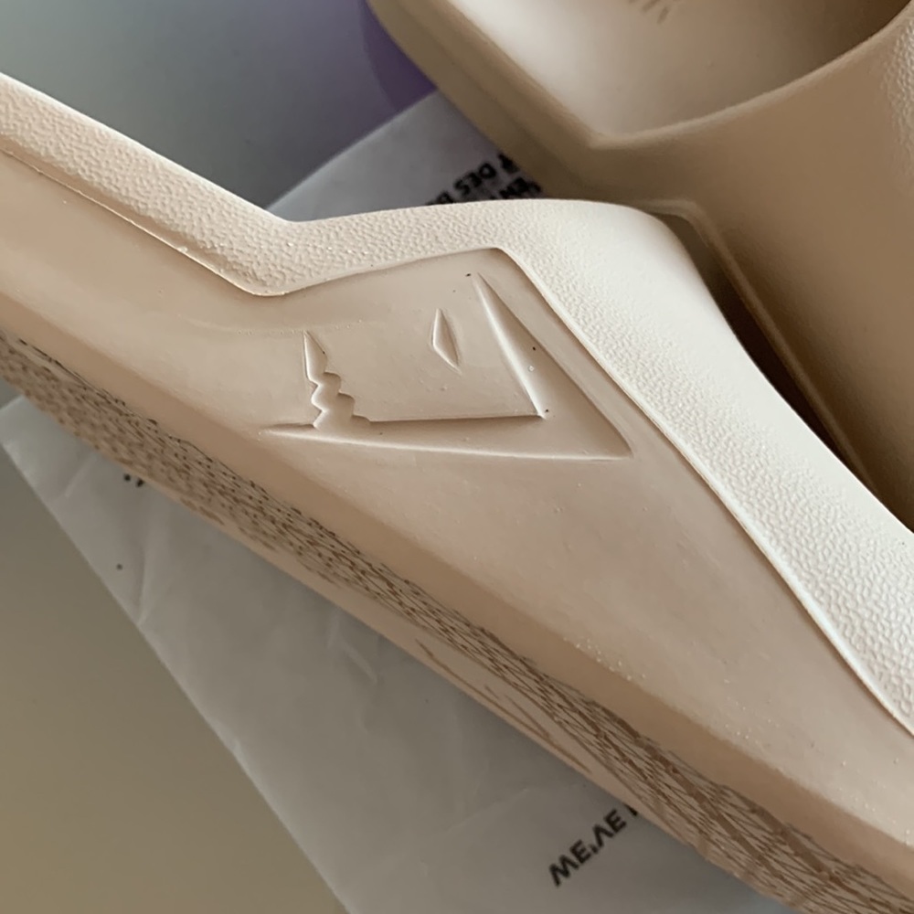 BNWT  GYMSHARK REST DAY SLIDES SANDALS M5 / W6 US 6 SOUL BROWN - Picture 4 of 8